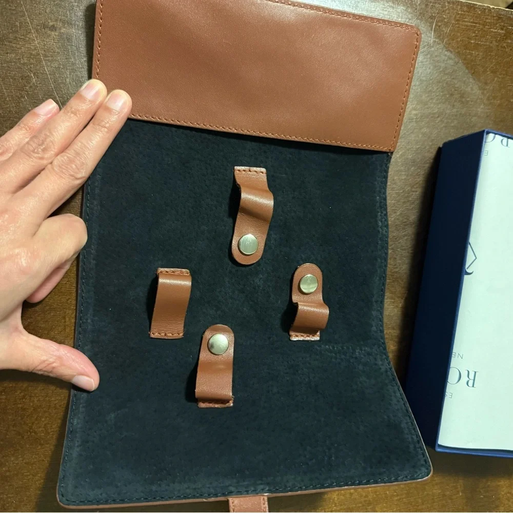 ROYCE New York Black and Brown Leather Cable Organizer